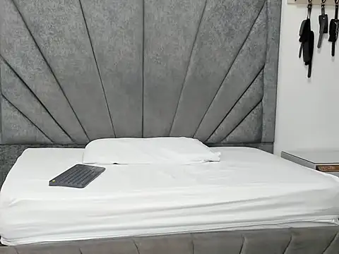 DaphnerANDrogerrr online show from September 29, 2025, 12:33 pm