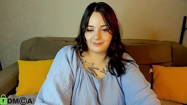 Snapshot of Mia_R0ss chatting on October 18, 2025, 1:07 am Mia R0ss online show from October 18, 2025, 1:07 am