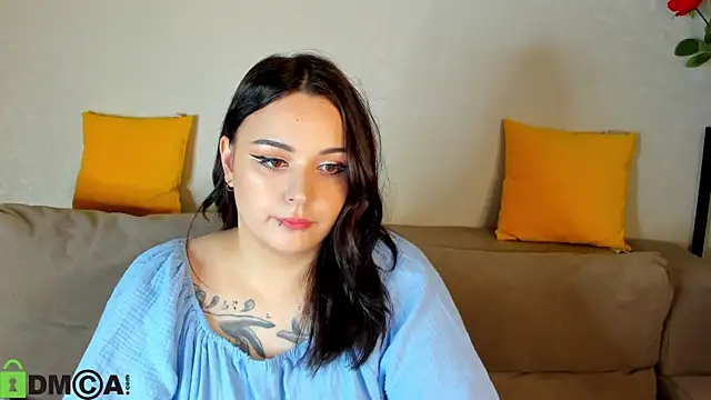 Snapshot of Mia_R0ss chatting on September 19, 2025, 8:18 am Mia R0ss online show from September 19, 2025, 8:18 am