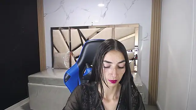 Snapshot of Maily_a_ chatting on November 7, 2025, 8:24 pm Maily a online show from November 7, 2025, 8:24 pm