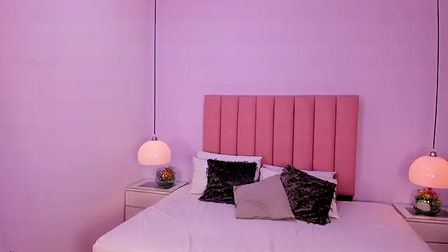 Amy Ferreira online show from November 13, 2025, 10:24 pm