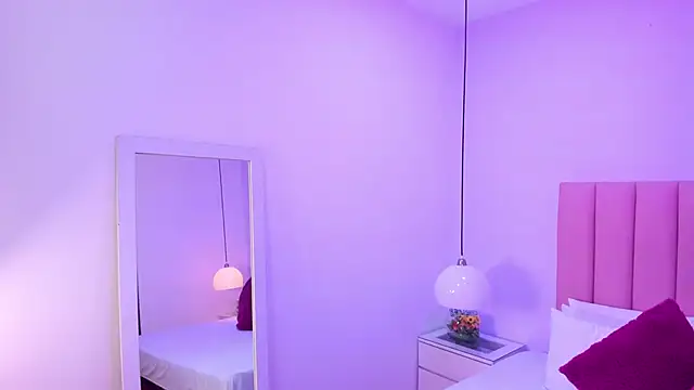 Amy Ferreira online show from October 4, 2025, 3:30 am