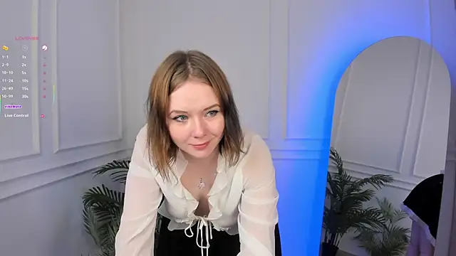 Snapshot of Sophi_X chatting on October 2, 2025, 1:58 pm Sophi X online show from October 2, 2025, 1:58 pm