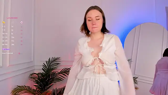 Snapshot of Sophi_X chatting on October 13, 2025, 1:45 pm Sophi X online show from October 13, 2025, 1:45 pm