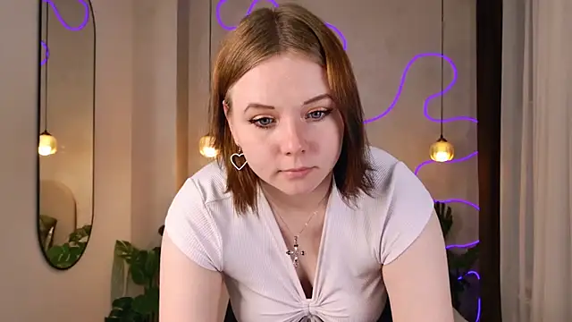 Snapshot of Sophi_X chatting on October 6, 2025, 3:24 pm Sophi X online show from October 6, 2025, 3:24 pm