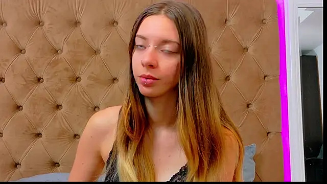 CoraVex online show from May 20, 2026, 3:58 am