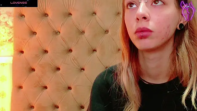 CoraVex online show from October 17, 2025, 4:05 am