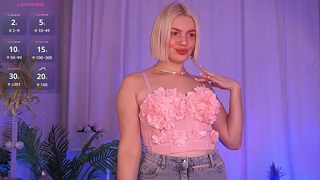 Snapshot of Amelia_Wells chatting on October 22, 2025, 6:35 am Amelia Wells online show from October 22, 2025, 6:35 am