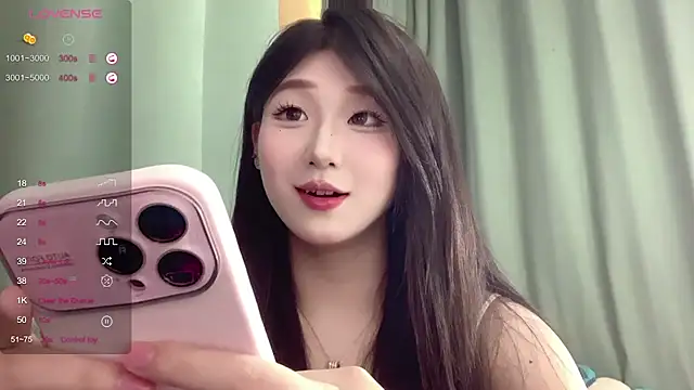 QiQi--77 online show from September 17, 2025, 1:46 pm