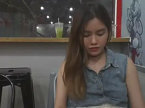 Snapshot of MaiHoang2k chatting on September 22, 2025, 2:56 pm MaiHoang2k online show from September 22, 2025, 2:56 pm