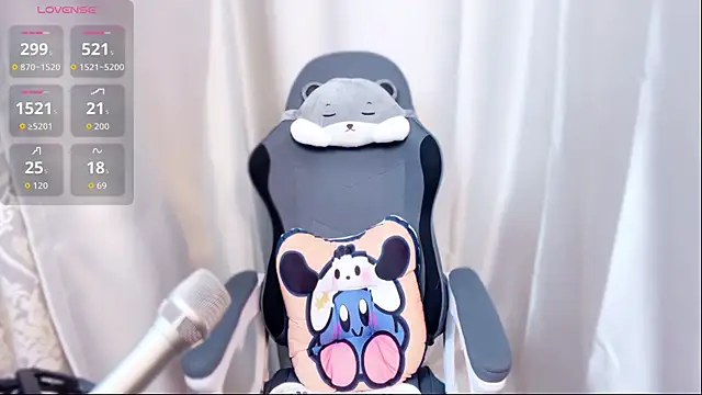 Snapshot of eos-chan chatting on October 9, 2025, 4:57 am eos-chan online show from October 9, 2025, 4:57 am