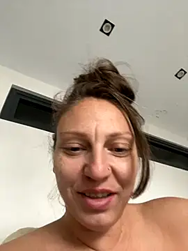 Cristalmegan online show from September 29, 2025, 8:54 am