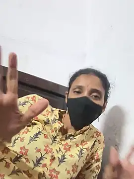 sweetreddy-02 online show from October 12, 2025, 3:24 pm