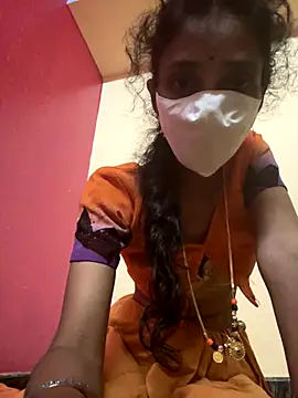 sweetreddy-02 online show from October 5, 2025, 9:49 pm