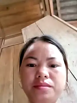 Snapshot of emly-xinh18 chatting on September 25, 2025, 10:10 am emly-xinh18 online show from September 25, 2025, 10:10 am