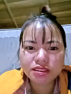 Snapshot of emly-xinh18 chatting on October 23, 2025, 12:37 pm emly-xinh18 online show from October 23, 2025, 12:37 pm