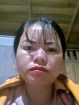 Snapshot of emly-xinh18 chatting on October 25, 2025, 12:39 pm emly-xinh18 online show from October 25, 2025, 12:39 pm