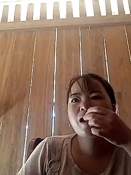 Snapshot of emly-xinh18 chatting on October 19, 2025, 8:17 am emly-xinh18 online show from October 19, 2025, 8:17 am