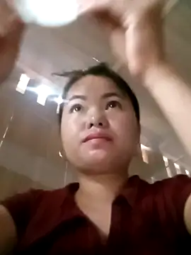 Snapshot of emly-xinh18 chatting on October 1, 2025, 12:49 am emly-xinh18 online show from October 1, 2025, 12:49 am