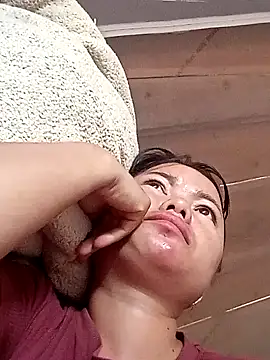 Snapshot of emly-xinh18 chatting on October 3, 2025, 7:43 am emly-xinh18 online show from October 3, 2025, 7:43 am