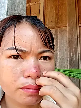 Snapshot of emly-xinh18 chatting on October 20, 2025, 2:57 am emly-xinh18 online show from October 20, 2025, 2:57 am