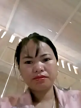 Snapshot of emly-xinh18 chatting on October 31, 2025, 1:57 am emly-xinh18 online show from October 31, 2025, 1:57 am