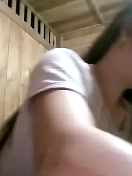 Snapshot of emly-xinh18 chatting on October 22, 2025, 9:35 pm emly-xinh18 online show from October 22, 2025, 9:35 pm