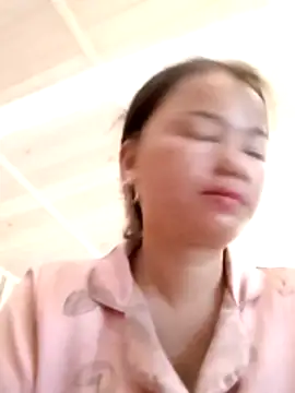 Snapshot of emly-xinh18 chatting on October 18, 2025, 6:15 am emly-xinh18 online show from October 18, 2025, 6:15 am