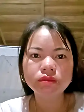 Snapshot of emly-xinh18 chatting on October 29, 2025, 9:36 pm emly-xinh18 online show from October 29, 2025, 9:36 pm