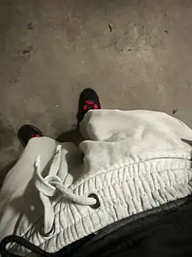 Snapshot of Albino1122 chatting on February 14, 2026, 1:28 am Albino1122 online show from February 14, 2026, 1:28 am