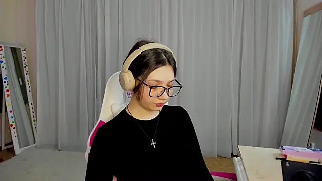 CarolKitty online show from November 3, 2025, 8:18 am