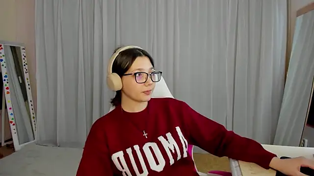 CarolKitty online show from November 4, 2025, 7:45 am