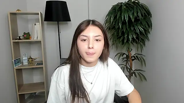 LuraBongartz online show from September 18, 2025, 10:51 am