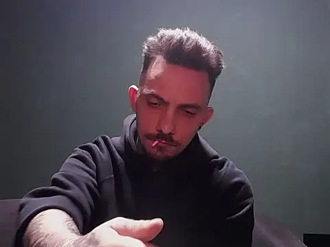 Snapshot of guesswhatbitch chatting on September 27, 2025, 12:39 am guesswhatbitch online show from September 27, 2025, 12:39 am