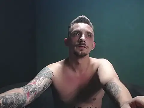 Snapshot of guesswhatbitch chatting on September 23, 2025, 11:45 pm guesswhatbitch online show from September 23, 2025, 11:45 pm