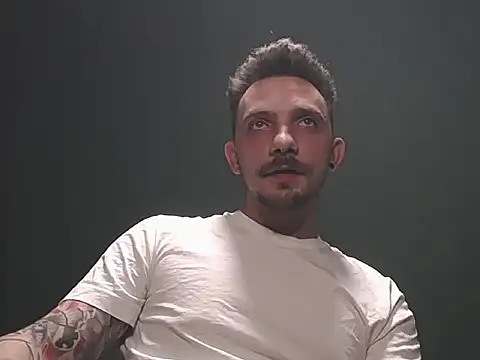 Snapshot of guesswhatbitch chatting on October 3, 2025, 7:48 pm guesswhatbitch online show from October 3, 2025, 7:48 pm