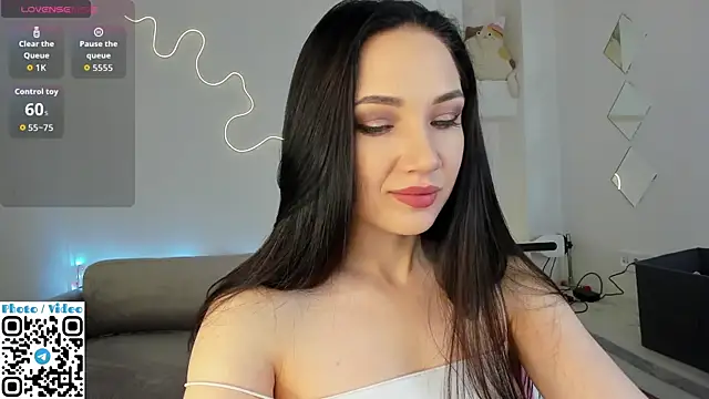 Snapshot of Helen_Spark chatting on November 1, 2025, 1:56 am Helen Spark online show from November 1, 2025, 1:56 am