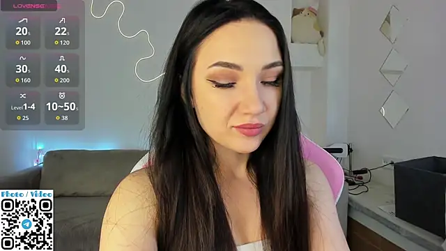 Snapshot of Helen_Spark chatting on October 22, 2025, 2:00 am Helen Spark online show from October 22, 2025, 2:00 am