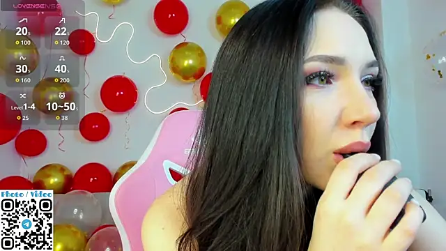 Snapshot of Helen_Spark chatting on October 10, 2025, 2:01 am Helen Spark online show from October 10, 2025, 2:01 am