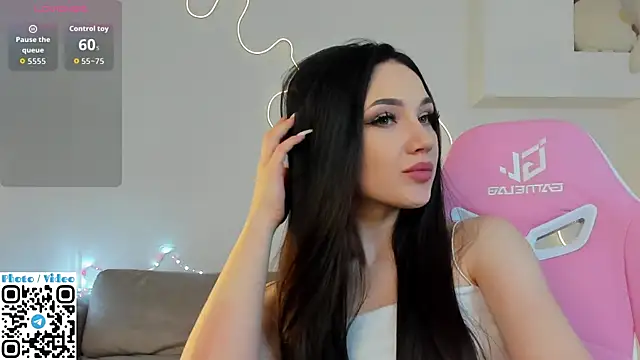 Snapshot of Helen_Spark chatting on September 20, 2025, 2:05 am Helen Spark online show from September 20, 2025, 2:05 am