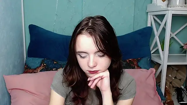 VivienneRo online show from October 9, 2025, 4:46 am