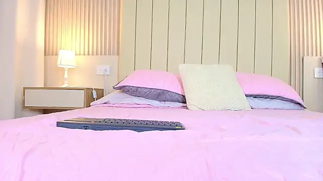 Snapshot of alessia_moon1 chatting on February 11, 2026, 12:05 pm alessia moon1 online show from February 11, 2026, 12:05 pm