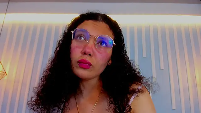 SweetStarr  online show from October 13, 2025, 1:56 pm