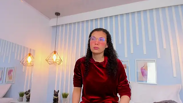 SweetStarr  online show from October 5, 2025, 1:46 pm