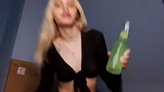 Snapshot of lesyawhite chatting on October 3, 2025, 6:09 pm lesyawhite online show from October 3, 2025, 6:09 pm