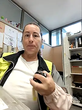 bichota85 online show from October 17, 2025, 10:07 am