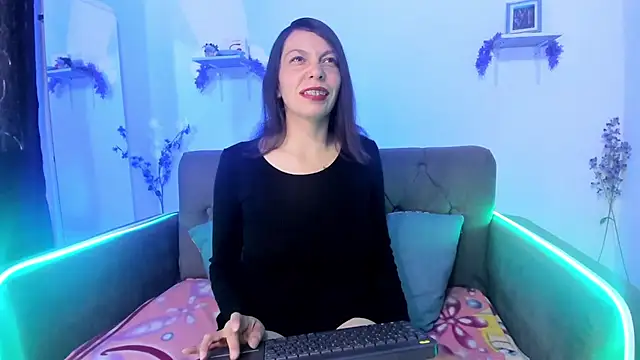 Snapshot of karlaaa__ chatting on October 16, 2025, 1:52 pm karlaaa   online show from October 16, 2025, 1:52 pm