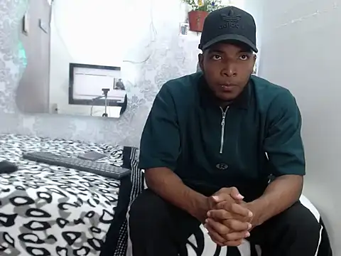 Snapshot of choco_hornyx18 chatting on September 18, 2025, 3:09 am choco hornyx18 online show from September 18, 2025, 3:09 am