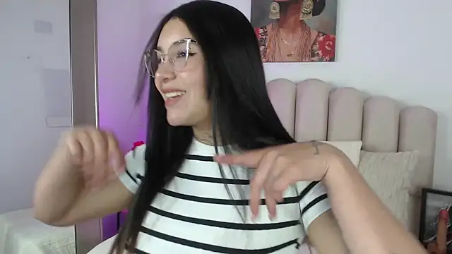 miawhite x1 online show from October 7, 2025, 1:56 pm