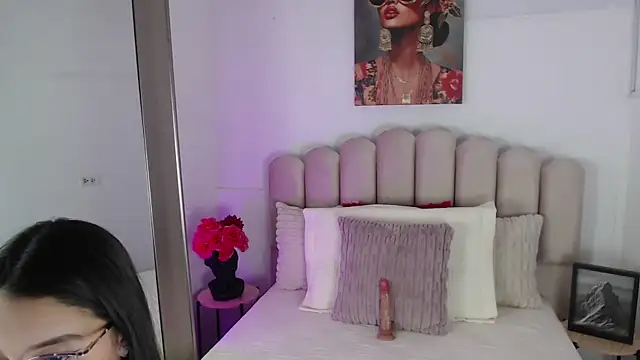 miawhite x1 online show from September 23, 2025, 11:50 am